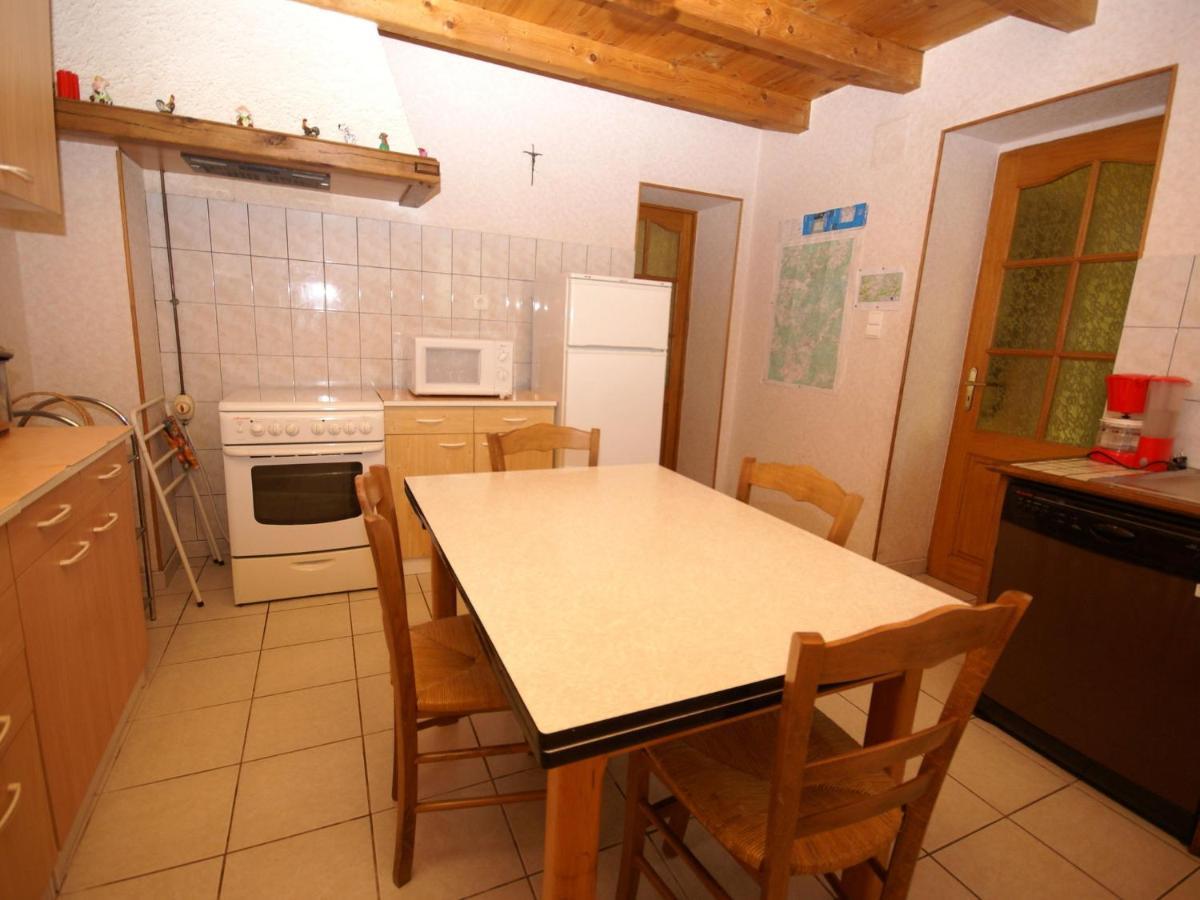 Spacious Holiday Home Near The Forest Esmoulieres 외부 사진