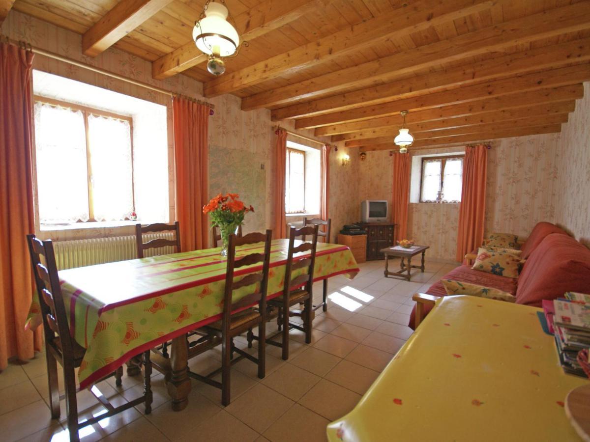 Spacious Holiday Home Near The Forest Esmoulieres 외부 사진