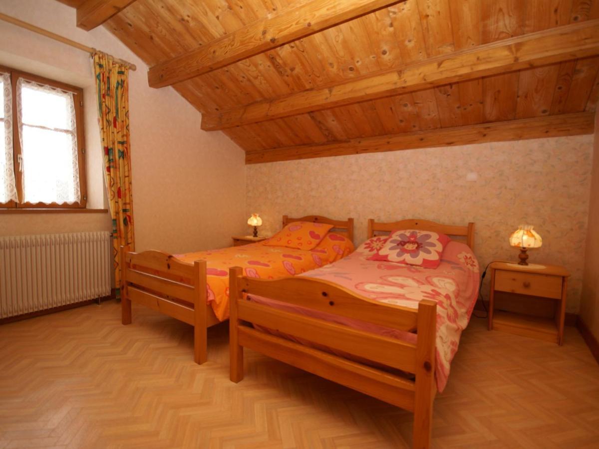 Spacious Holiday Home Near The Forest Esmoulieres 외부 사진