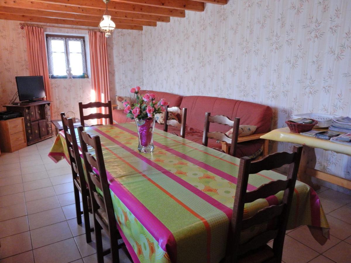 Spacious Holiday Home Near The Forest Esmoulieres 외부 사진