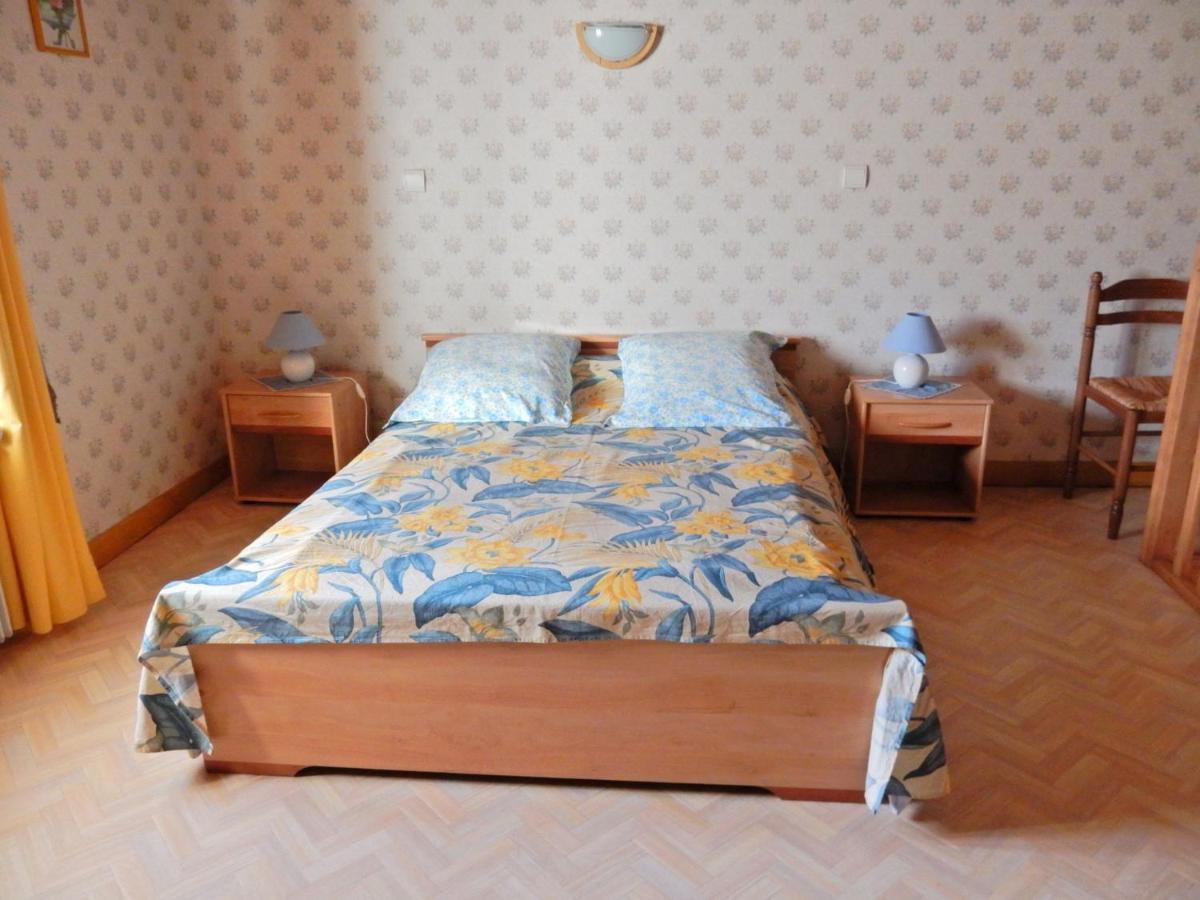 Spacious Holiday Home Near The Forest Esmoulieres 객실 사진